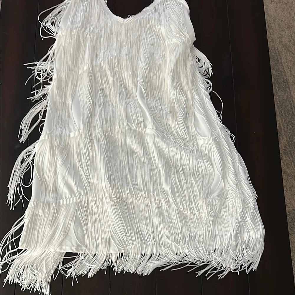 Elegant White Fringe Top - Picture 3 of 6